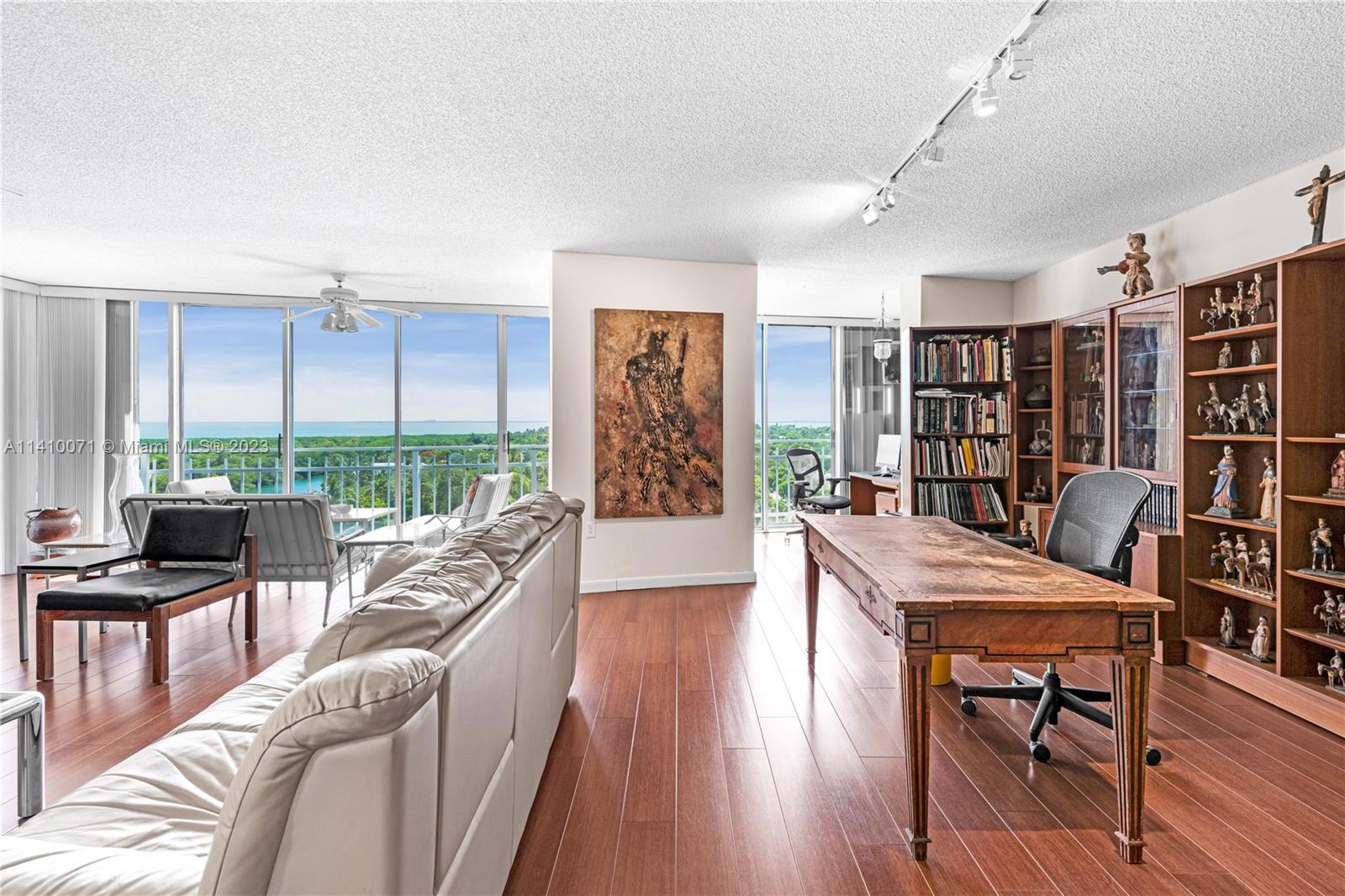 600 Grapetree Dr Unit: PH11ES