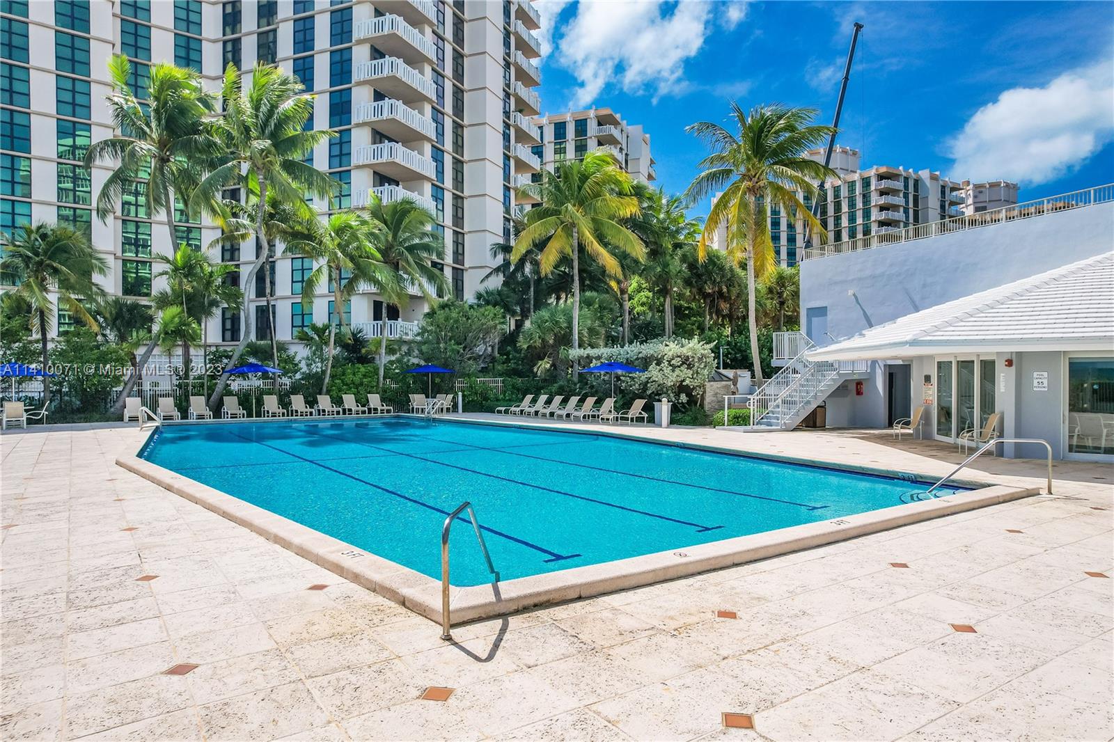 600 Grapetree Dr Unit: PH11ES