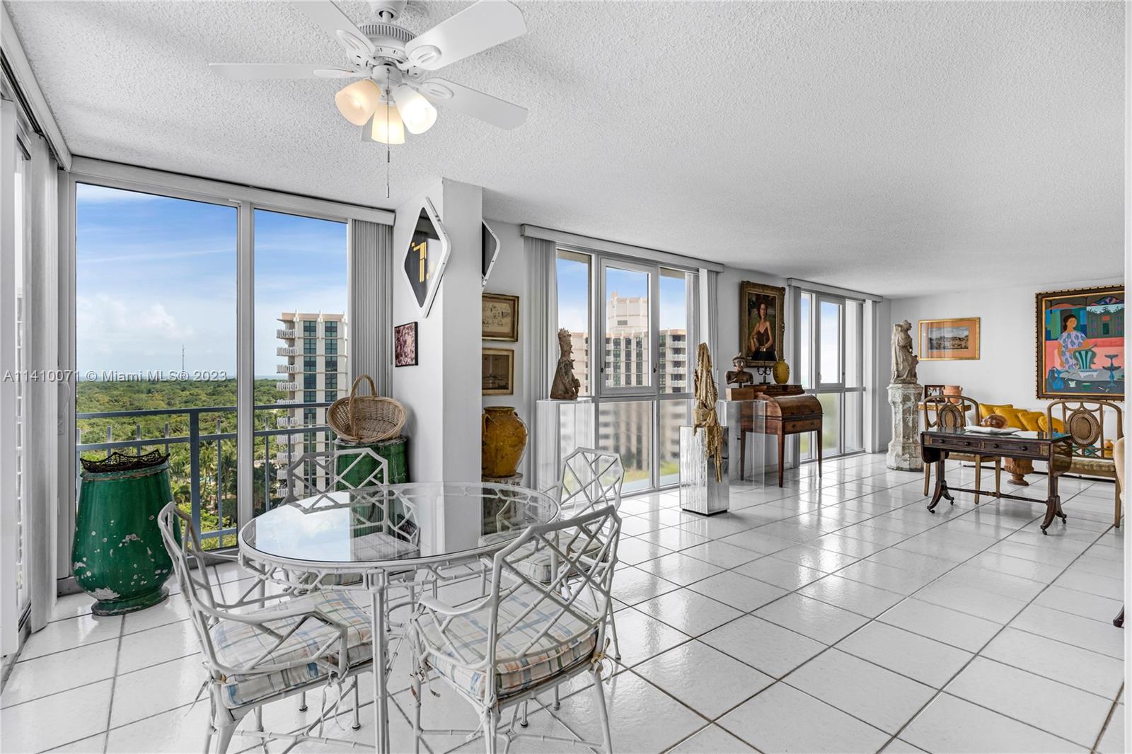 600 Grapetree Dr Unit: PH11ES