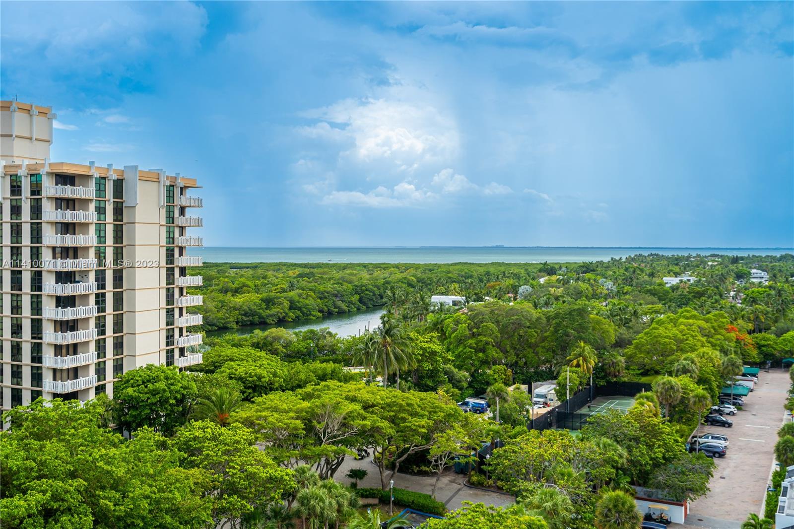 600 Grapetree Dr Unit: PH11ES