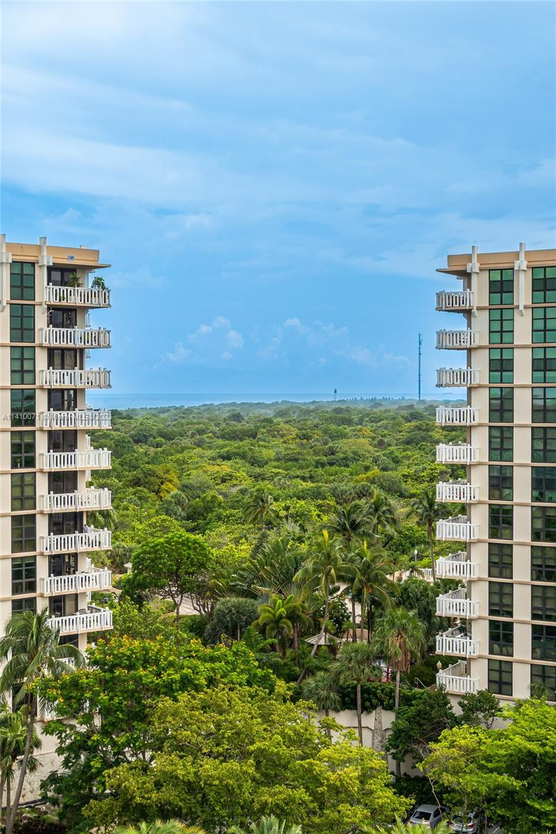 600 Grapetree Dr Unit: PH11ES