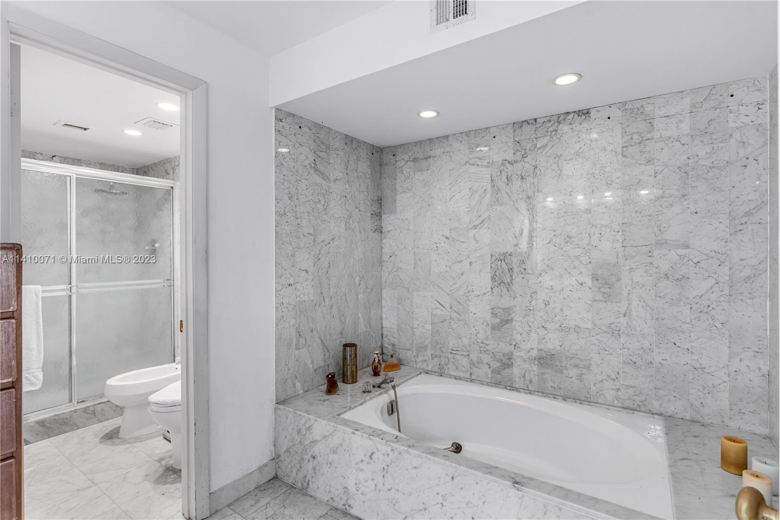 600 Grapetree Dr Unit: PH11ES