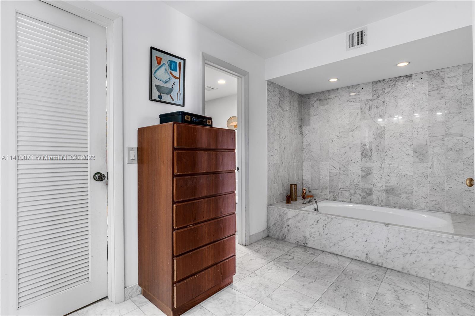 600 Grapetree Dr Unit: PH11ES