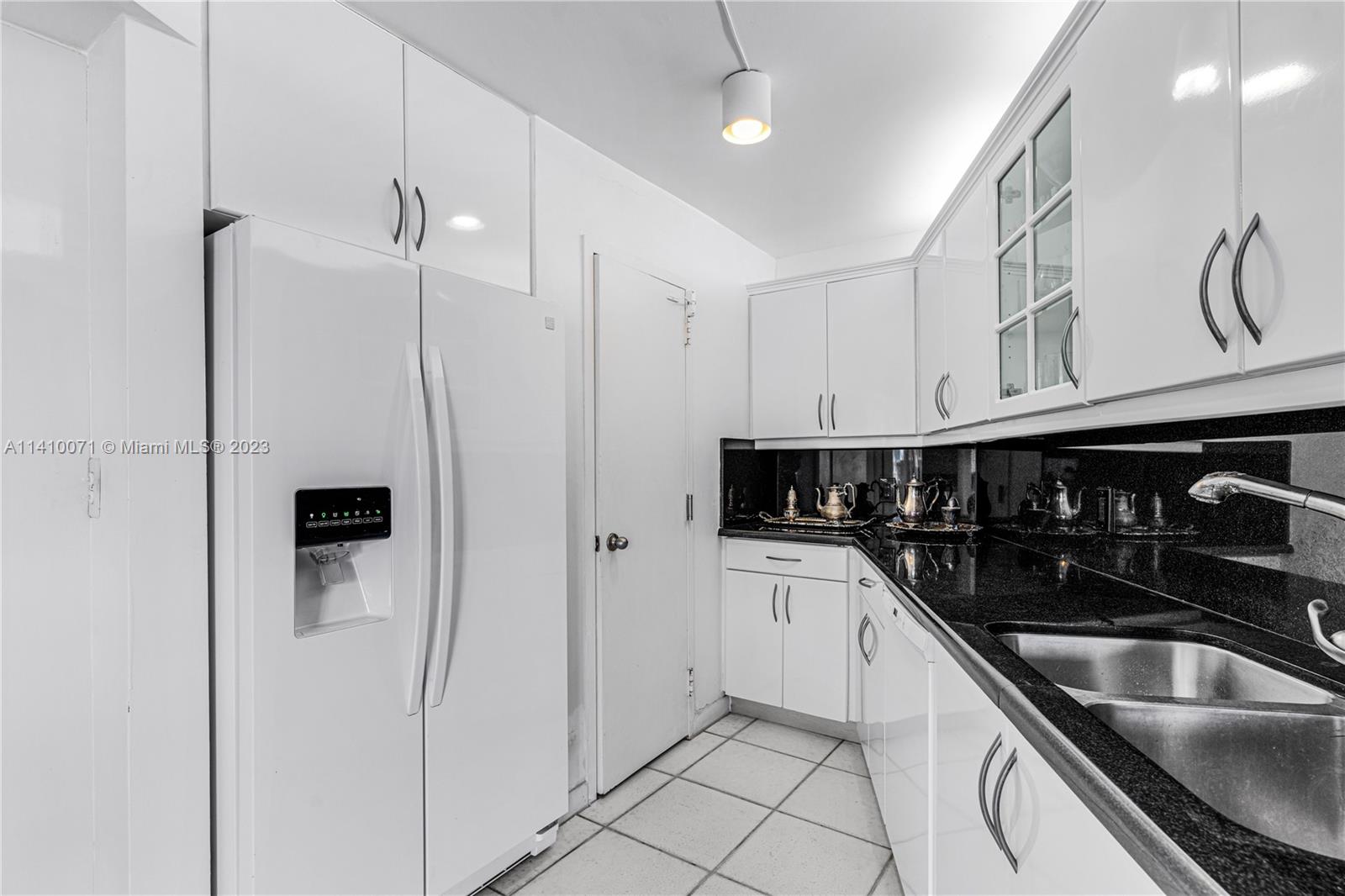 600 Grapetree Dr Unit: PH11ES