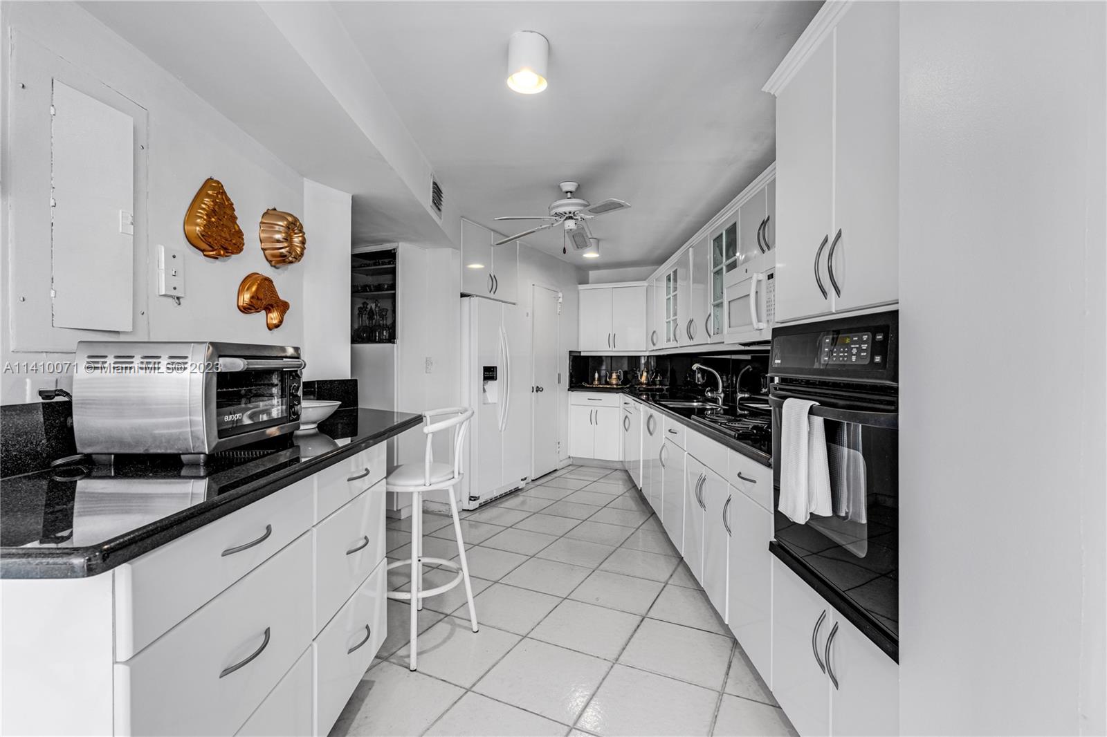600 Grapetree Dr Unit: PH11ES