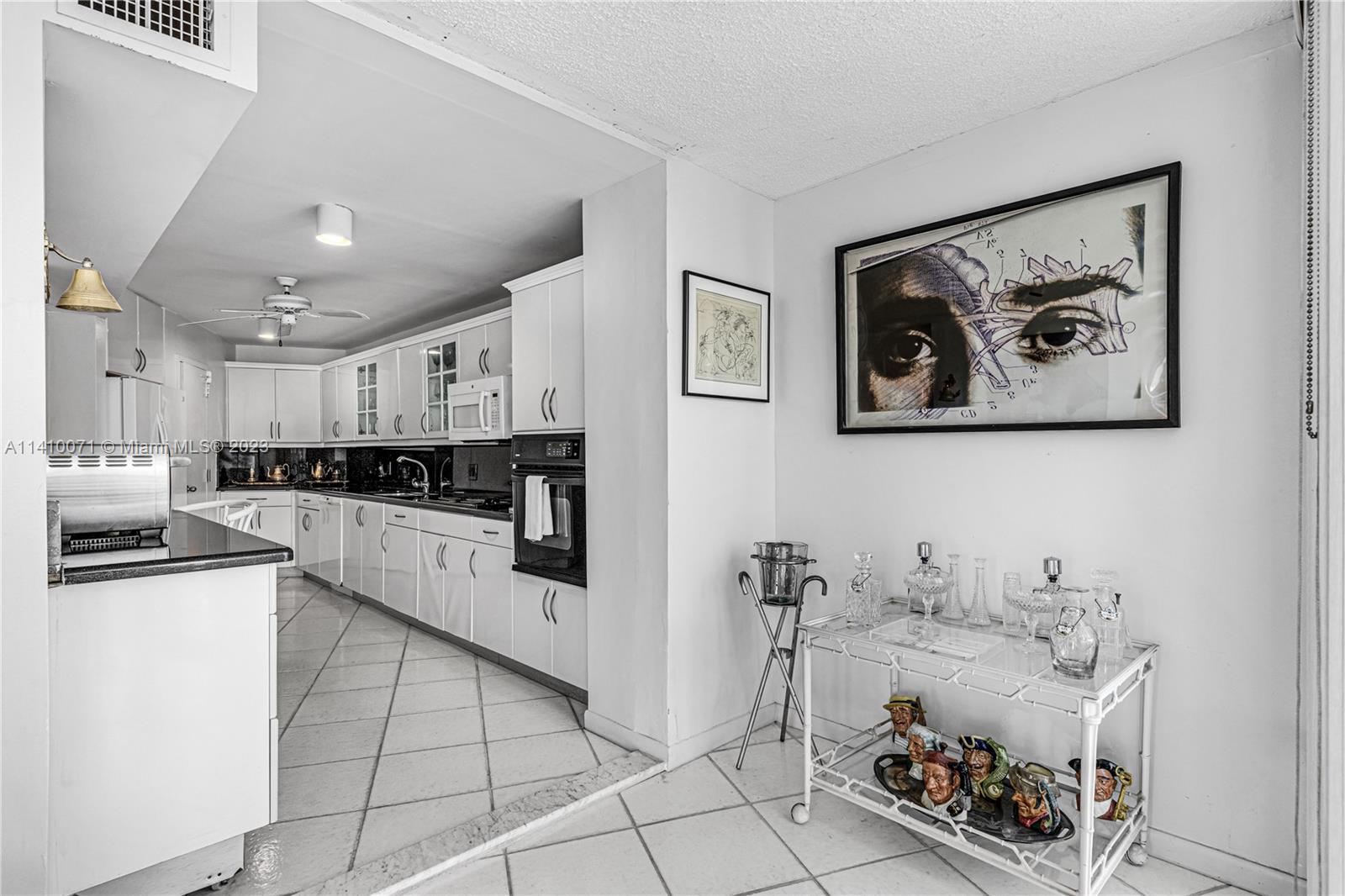 600 Grapetree Dr Unit: PH11ES