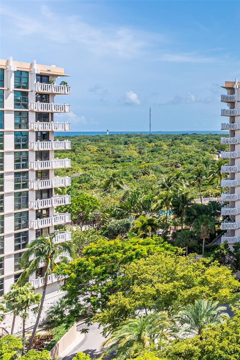 600 Grapetree Dr Unit: PH11ES
