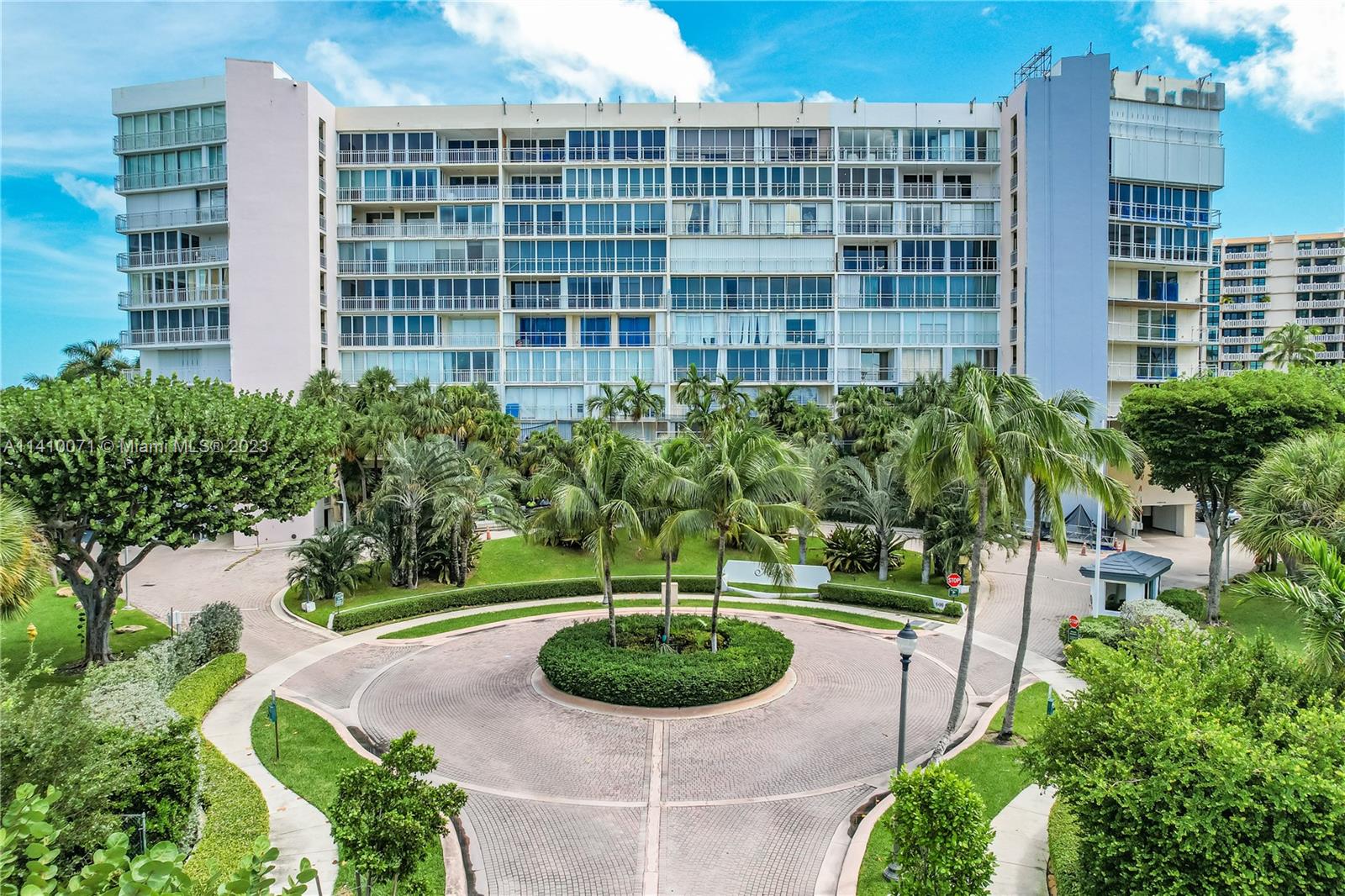600 Grapetree Dr Unit: PH11ES