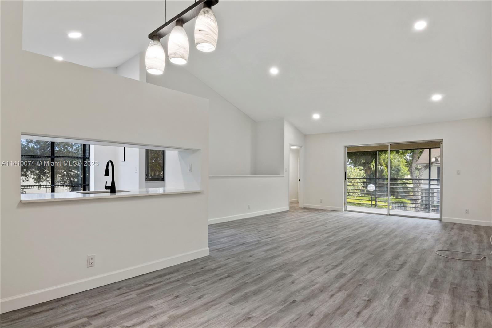 707 Gardens Dr Unit: 203
