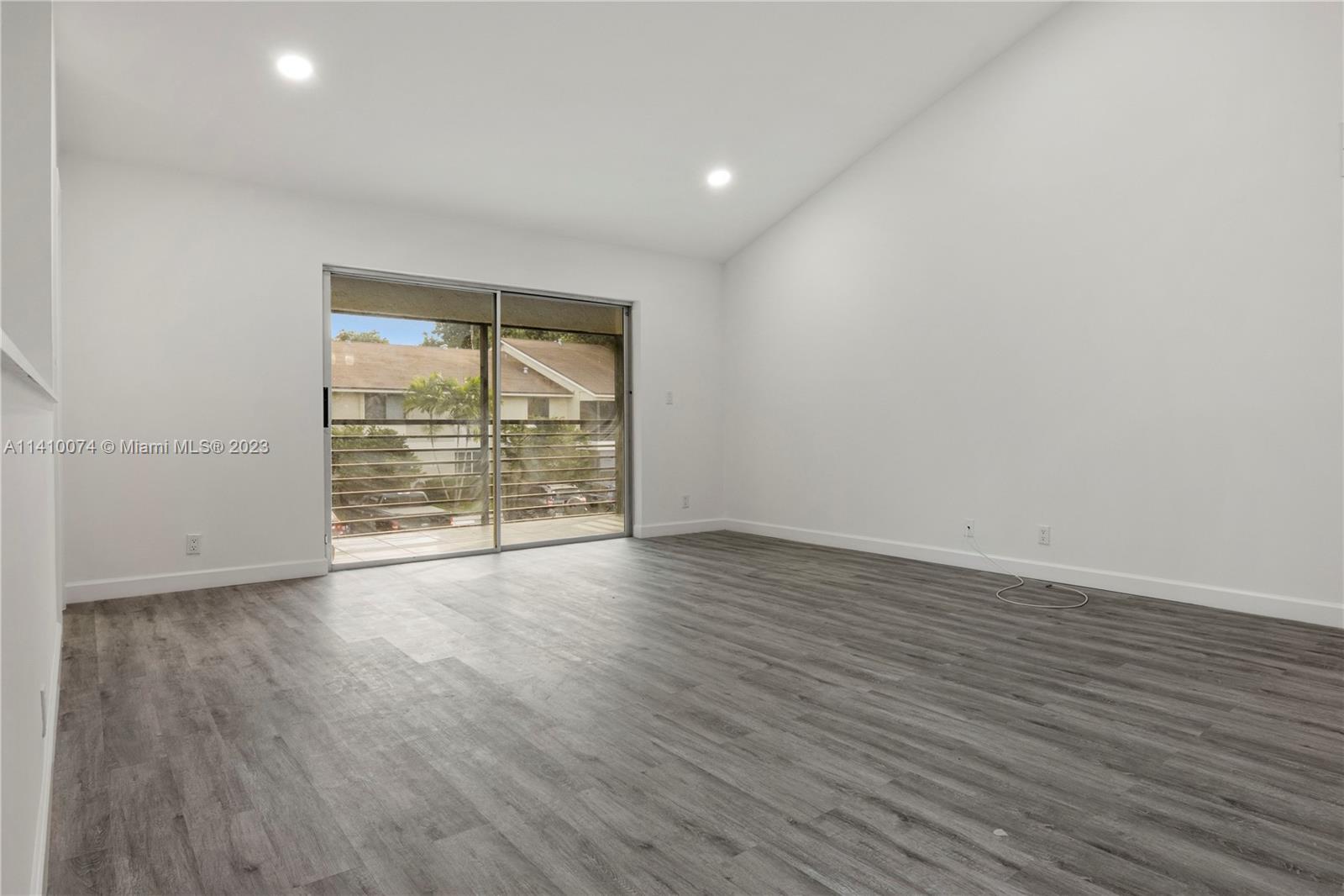 707 Gardens Dr Unit: 203