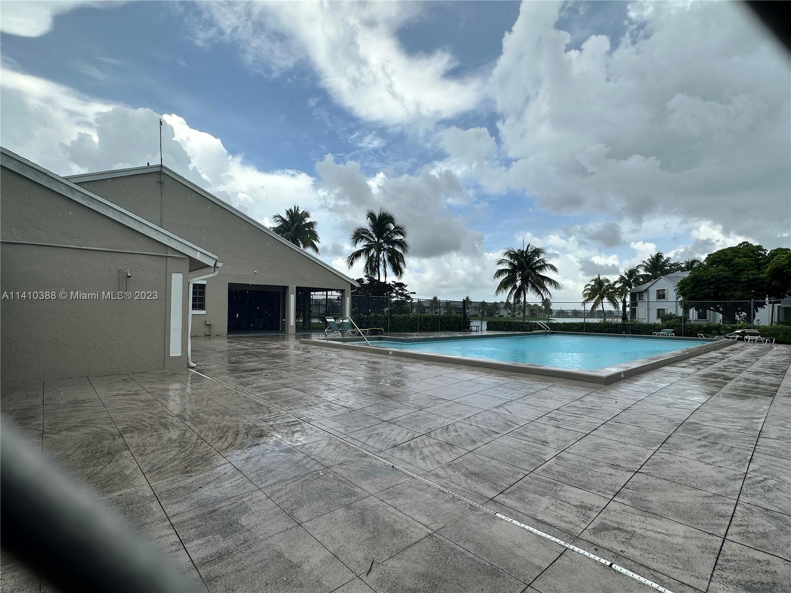 1021 Adams Ave Unit: 1021F