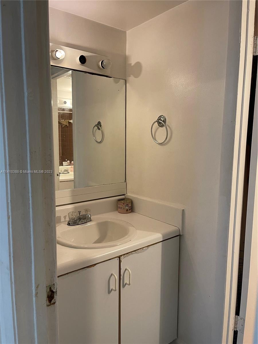 1021 Adams Ave Unit: 1021F