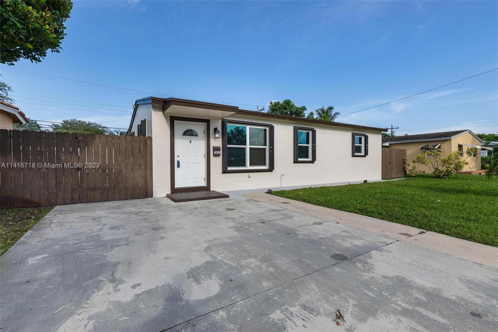 1631 N 69th Ter Unit: 1631