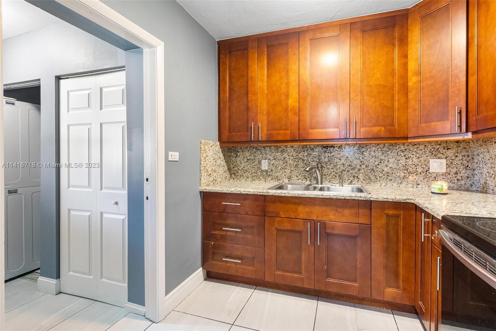 1631 N 69th Ter Unit: 1631