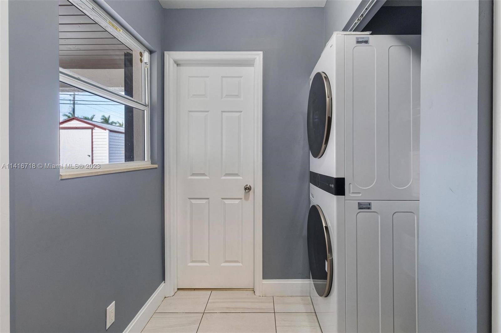 1631 N 69th Ter Unit: 1631