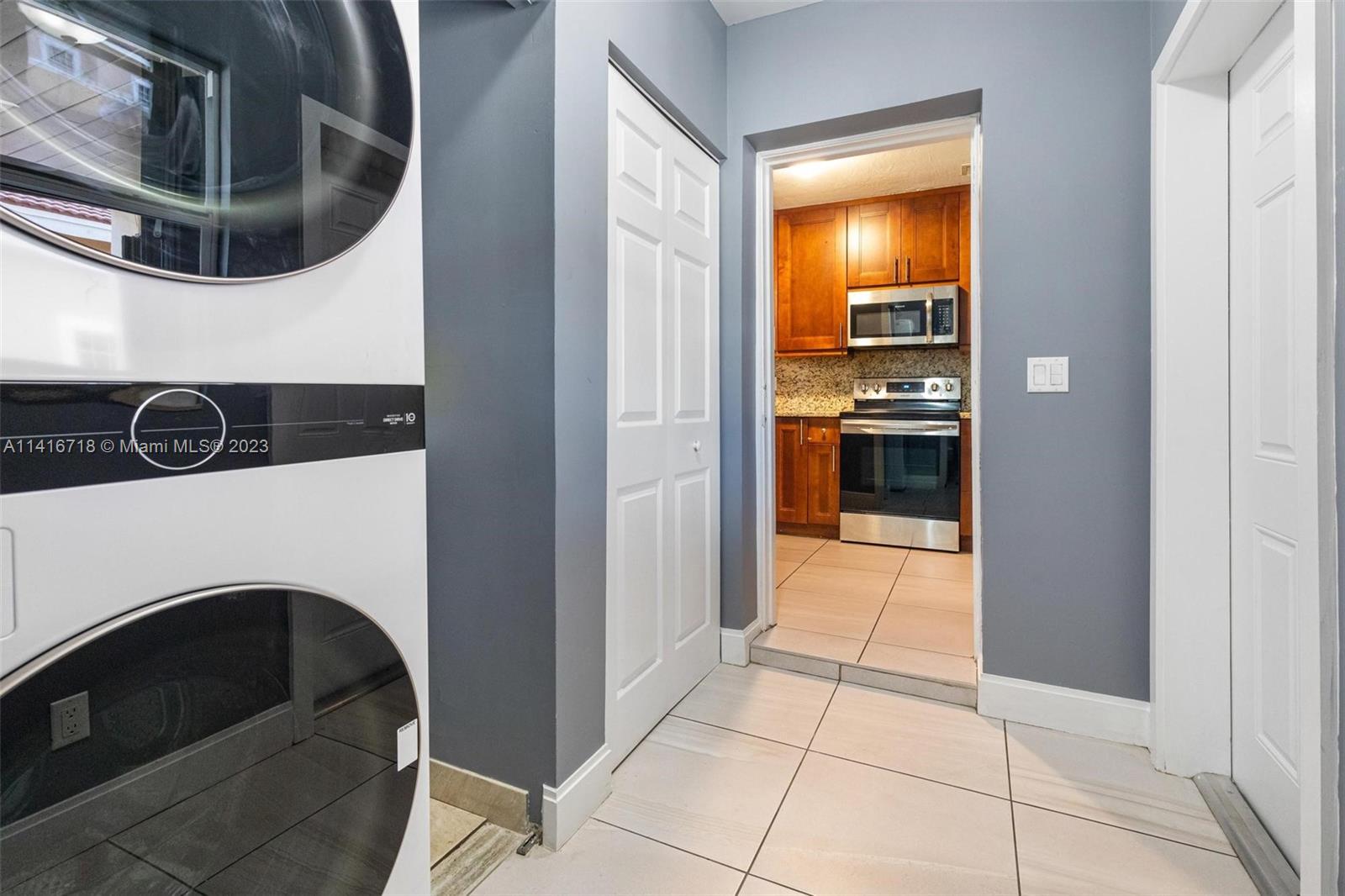 1631 N 69th Ter Unit: 1631