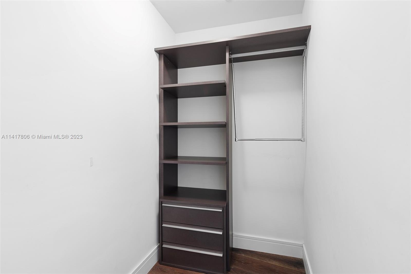 3300 NE 188th St Unit: 517