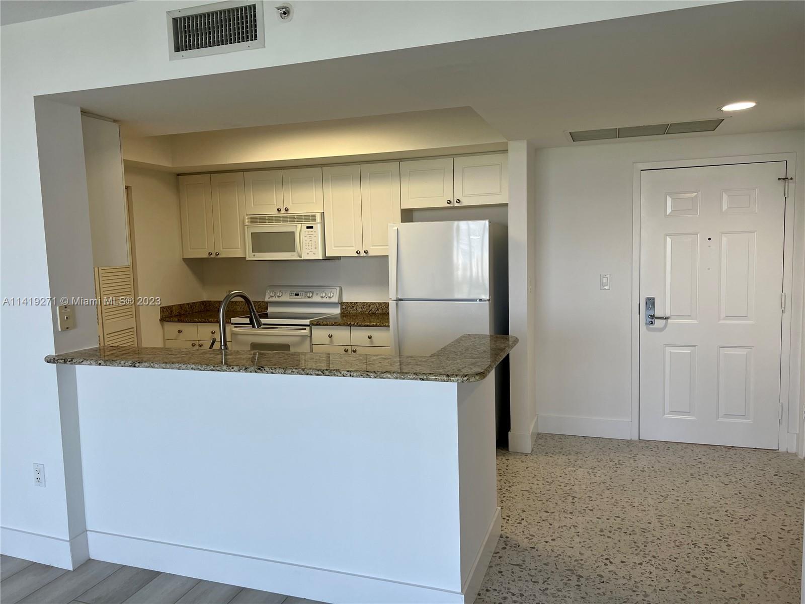 19501 W Country Club Dr Unit: 1902