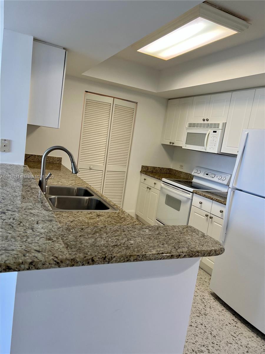 19501 W Country Club Dr Unit: 1902