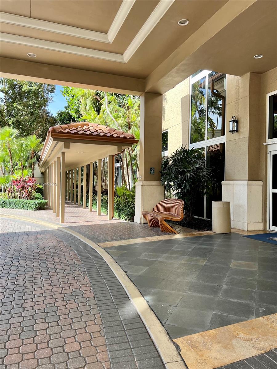 19501 W Country Club Dr Unit: 1902