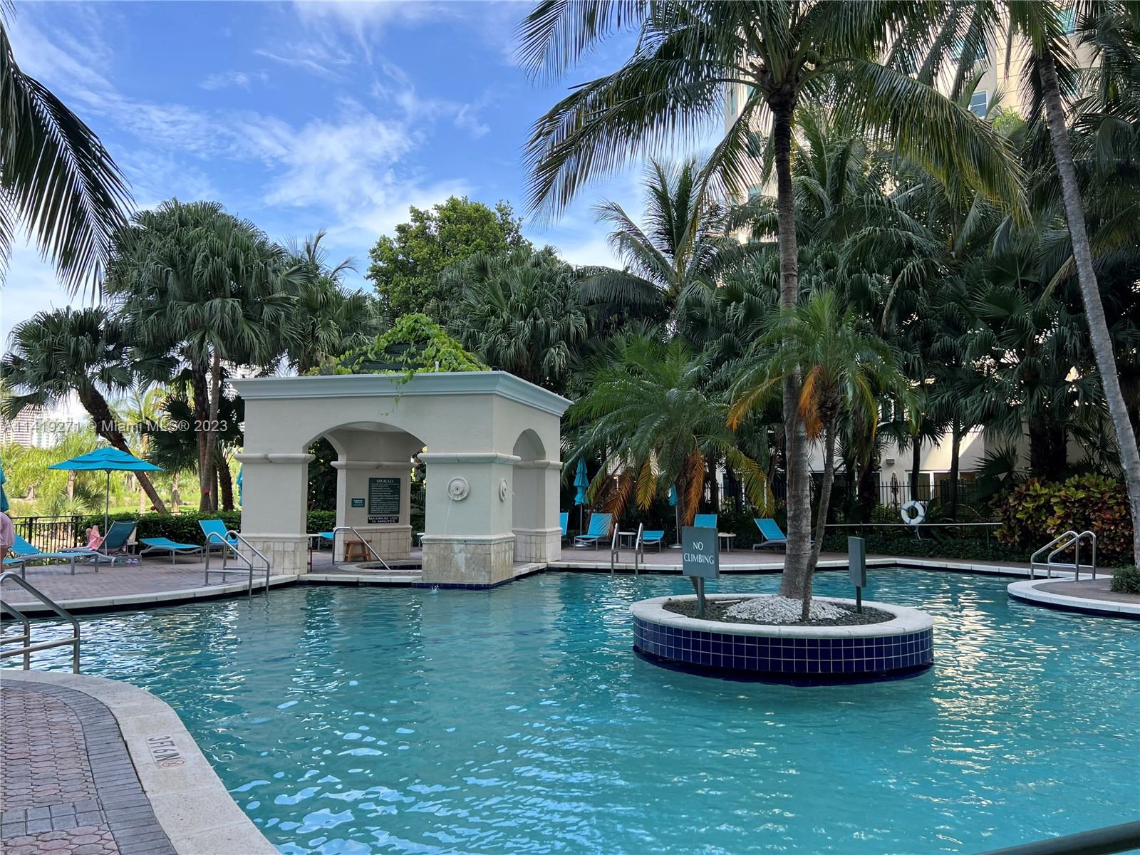 19501 W Country Club Dr Unit: 1902