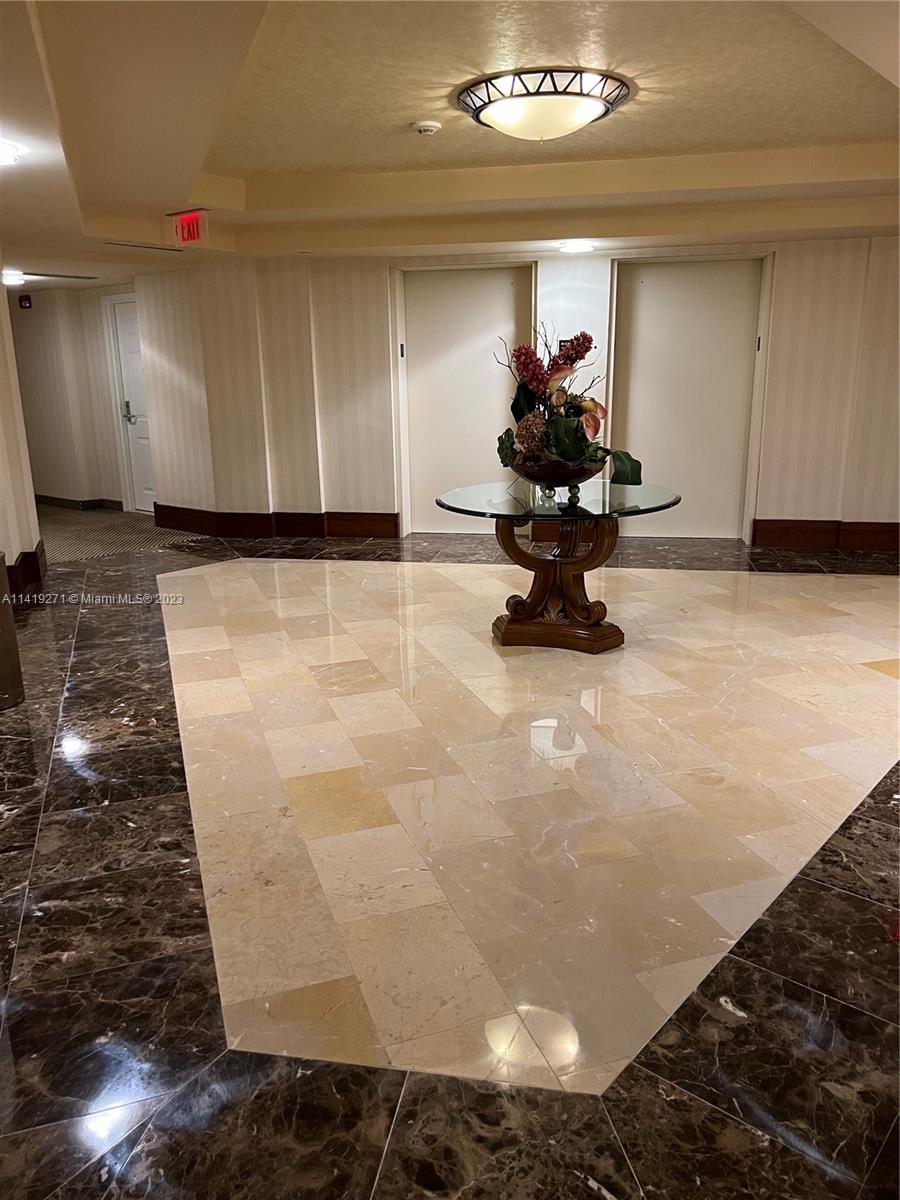 19501 W Country Club Dr Unit: 1902