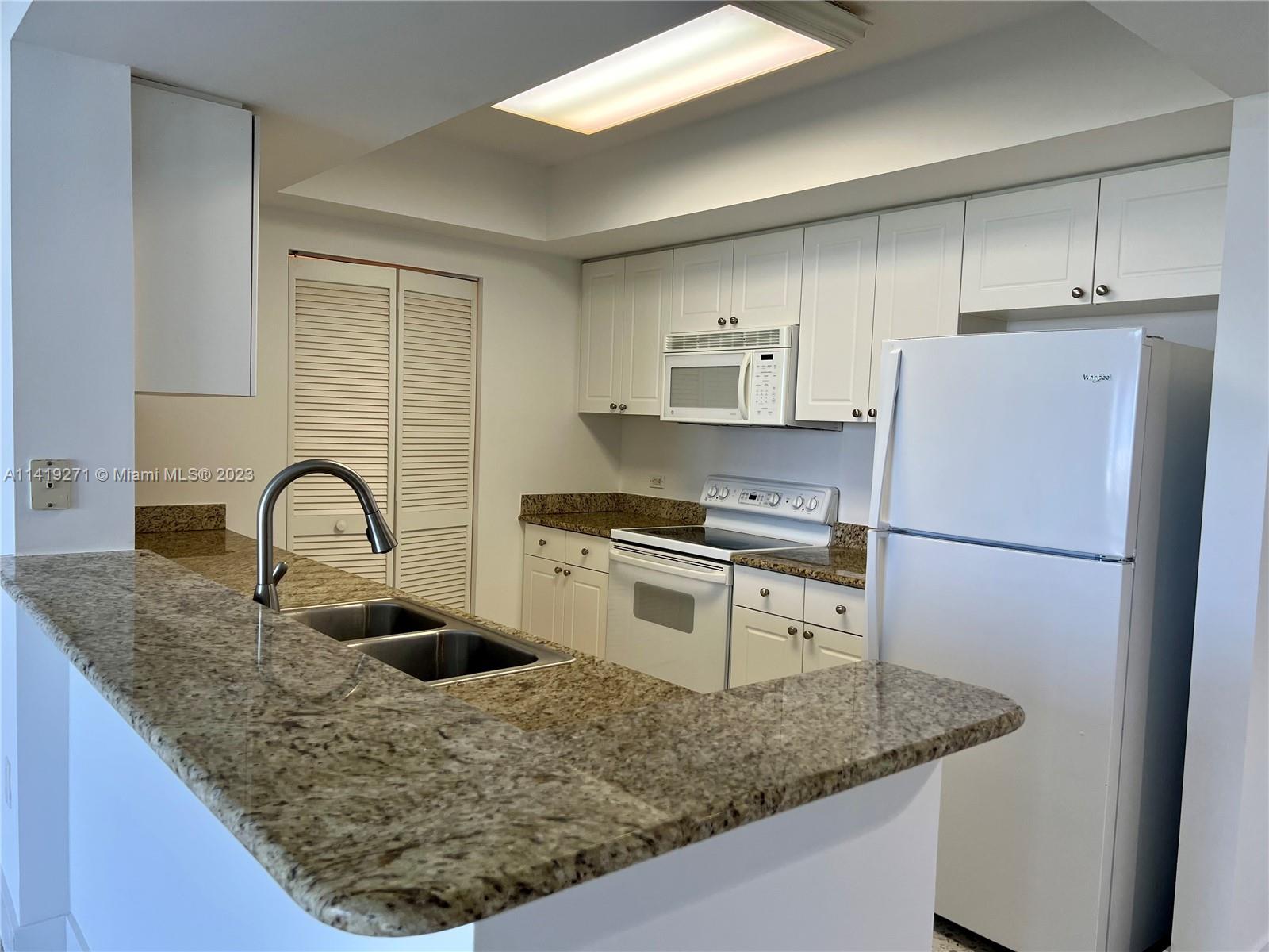19501 W Country Club Dr Unit: 1902
