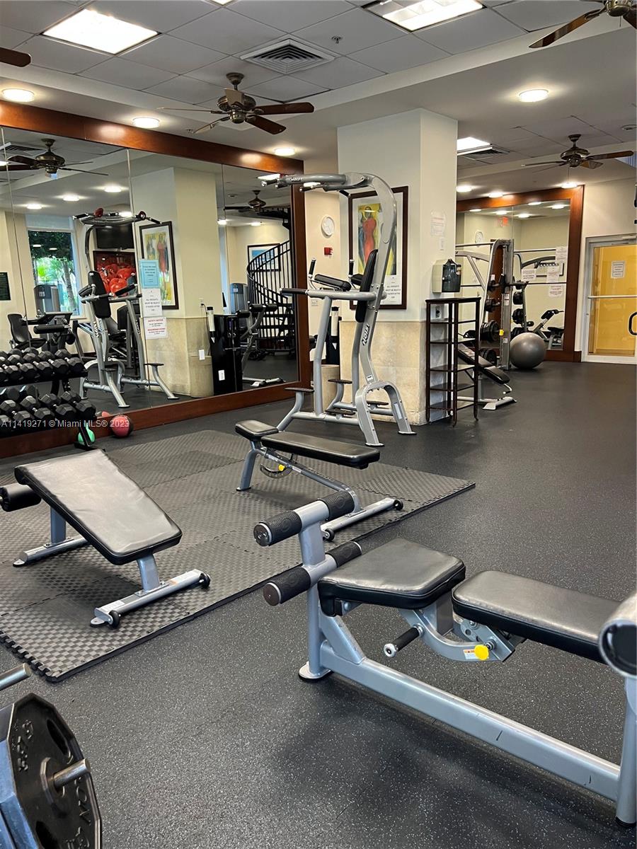 19501 W Country Club Dr Unit: 1902