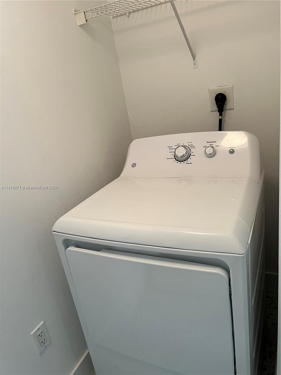 19501 W Country Club Dr Unit: 1902