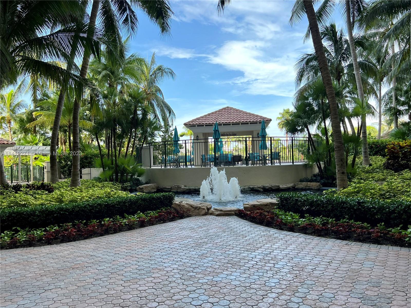 19501 W Country Club Dr Unit: 1902