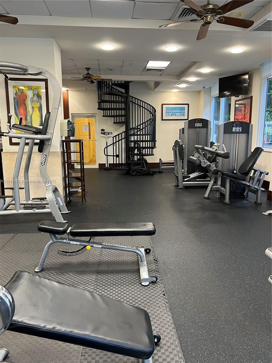 19501 W Country Club Dr Unit: 1902