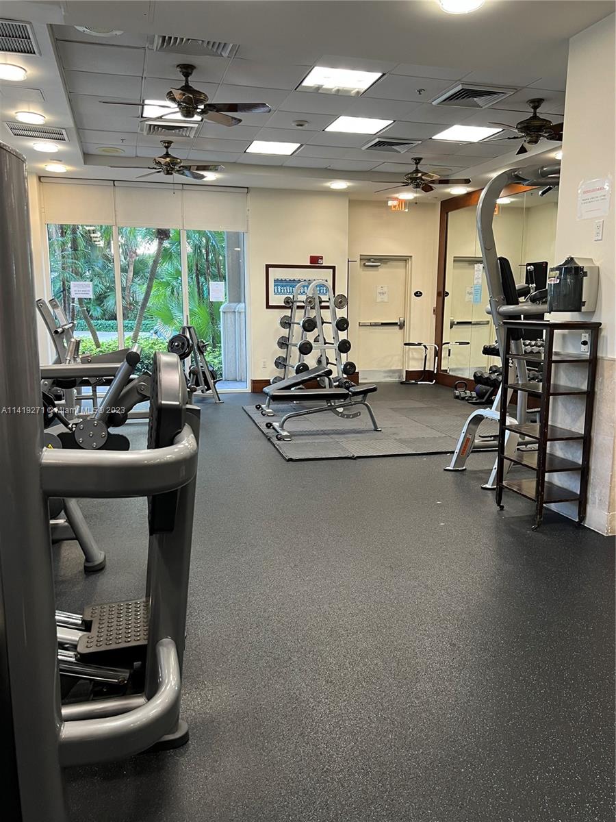 19501 W Country Club Dr Unit: 1902
