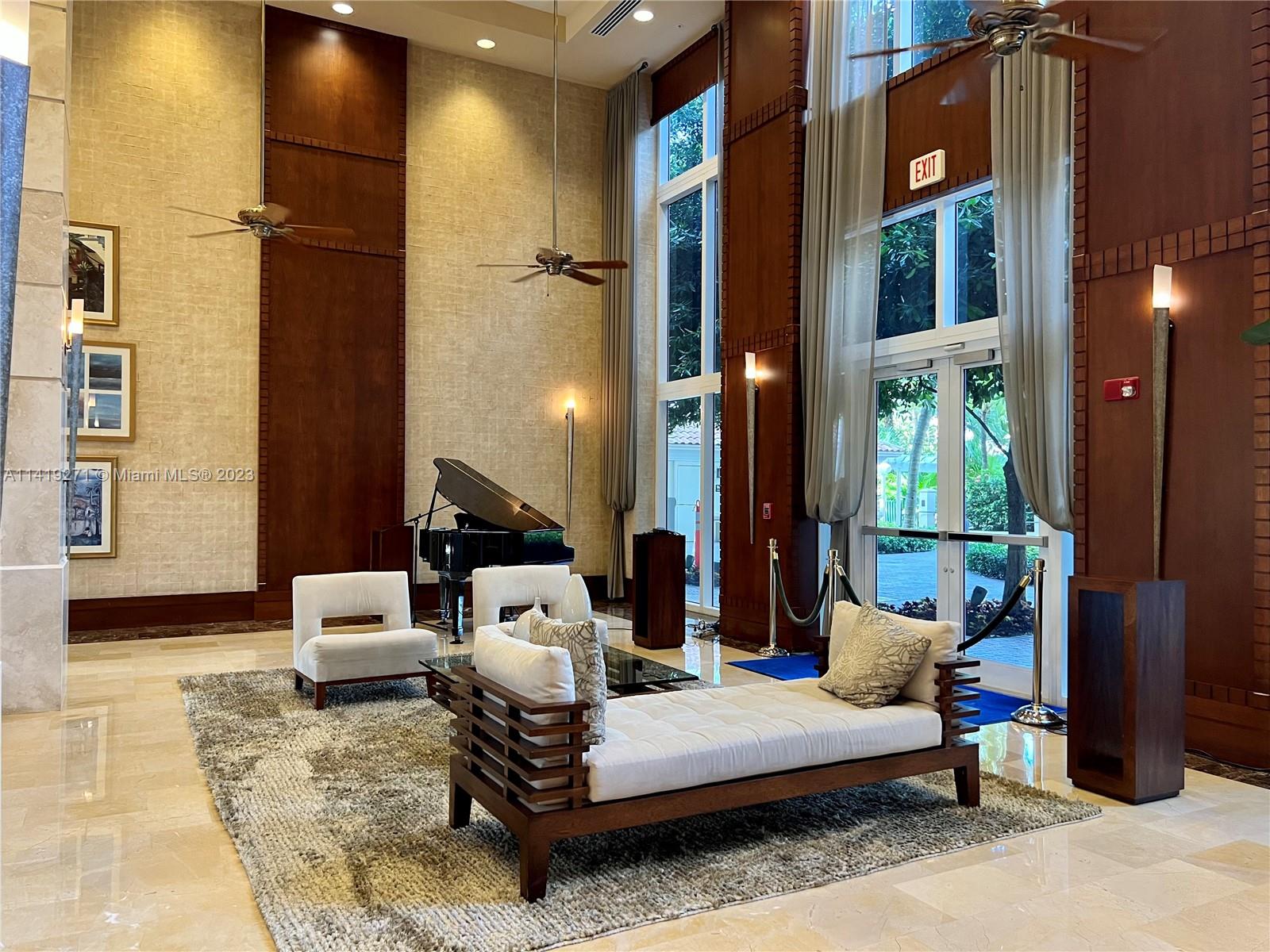 19501 W Country Club Dr Unit: 1902