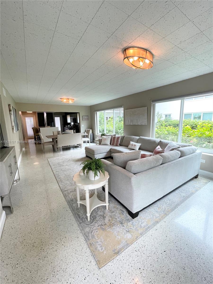 10170 Collins Ave Unit: 1