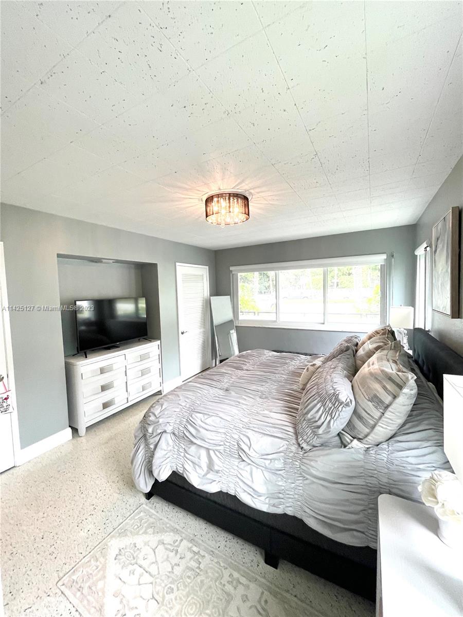 10170 Collins Ave Unit: 1