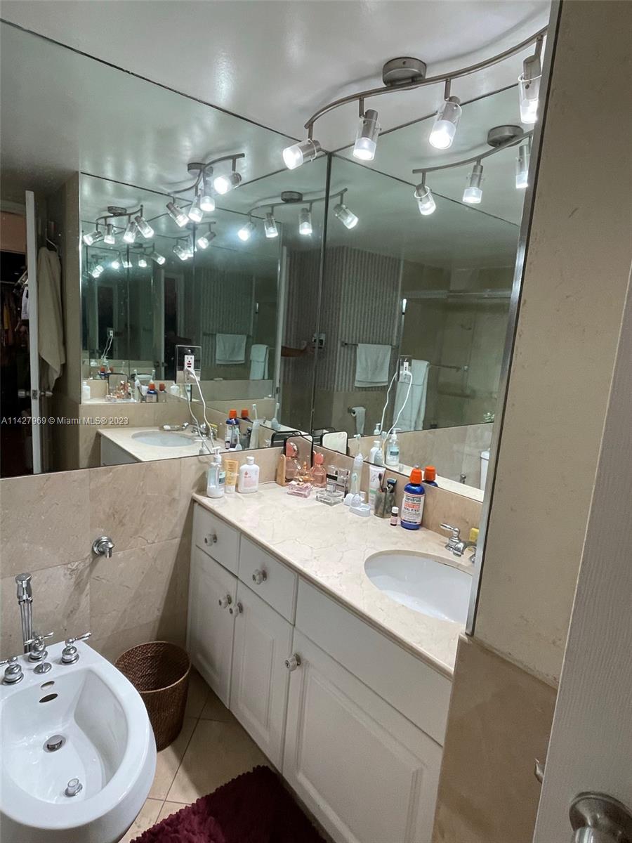 5151 Collins Ave Unit: 1523