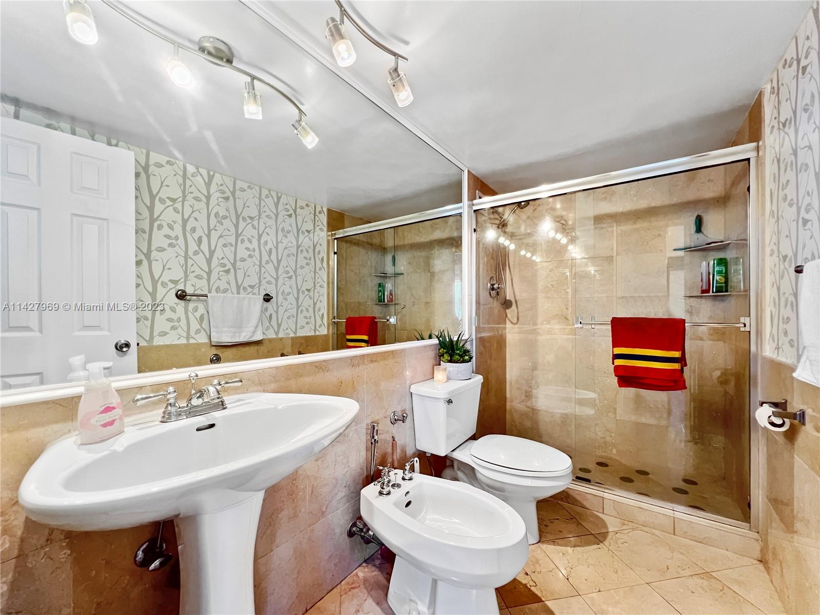 5151 Collins Ave Unit: 1523