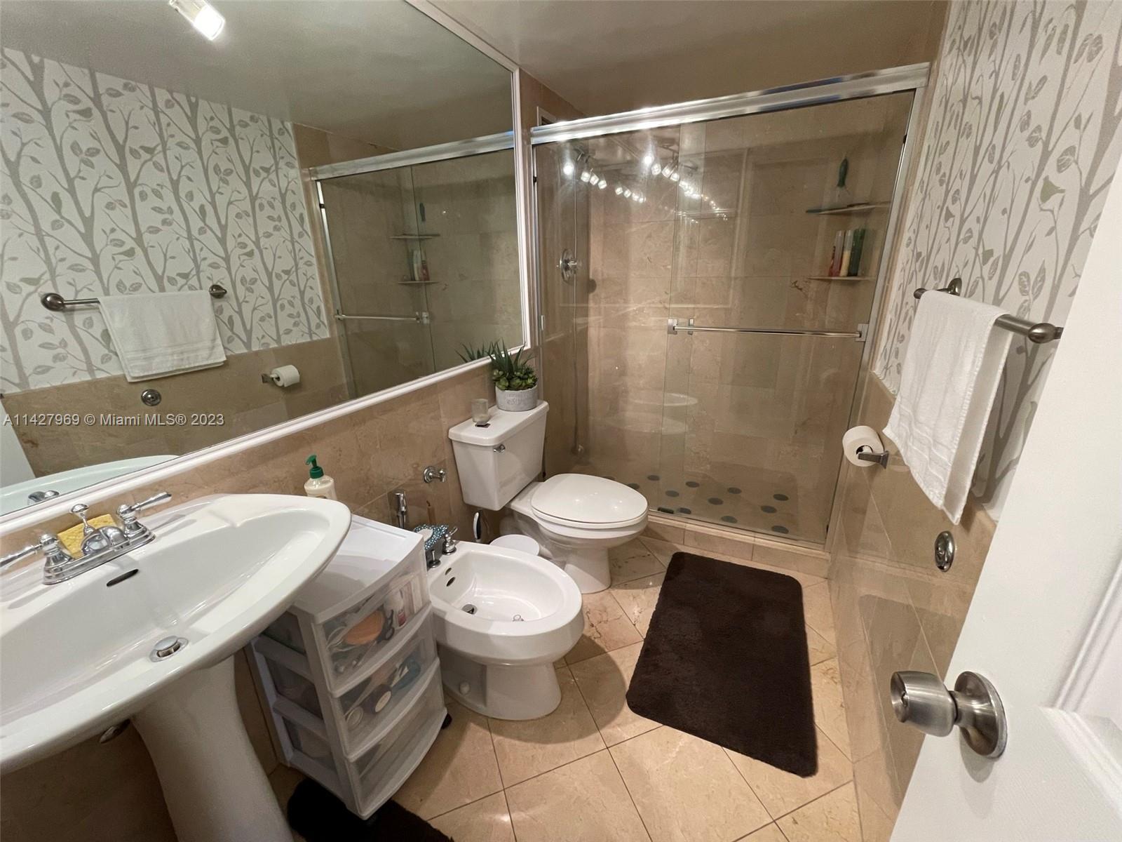 5151 Collins Ave Unit: 1523