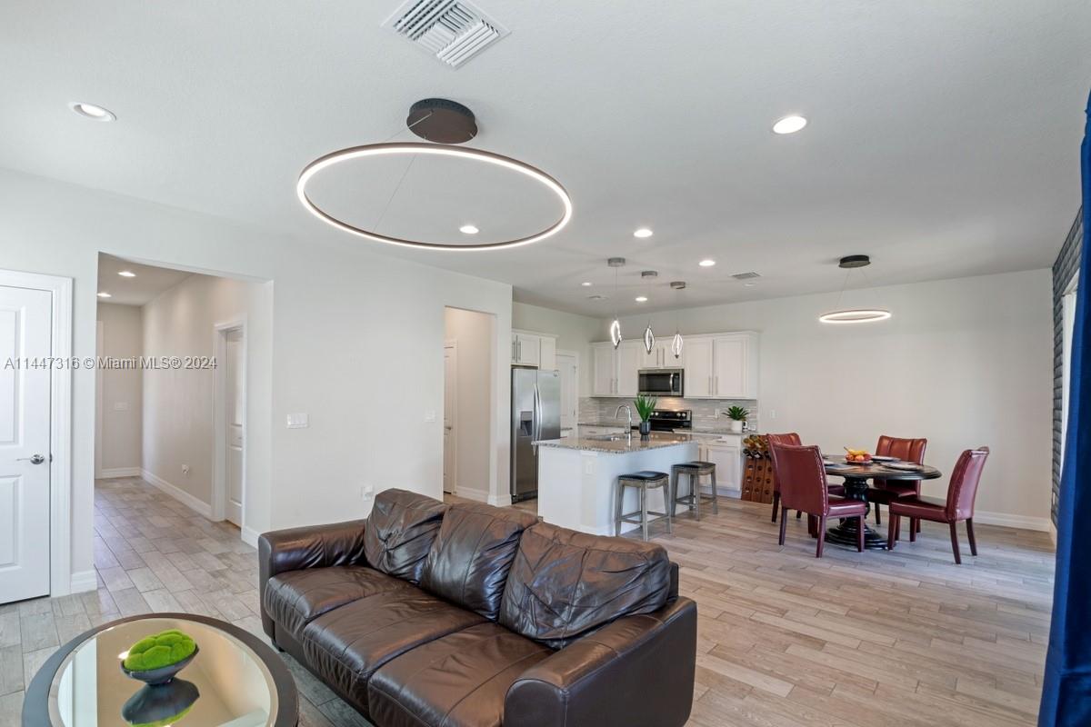 4111 Large Leaf Ln