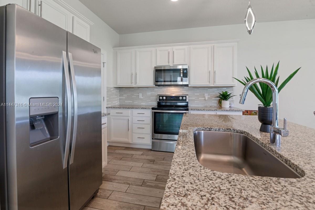4111 Large Leaf Ln