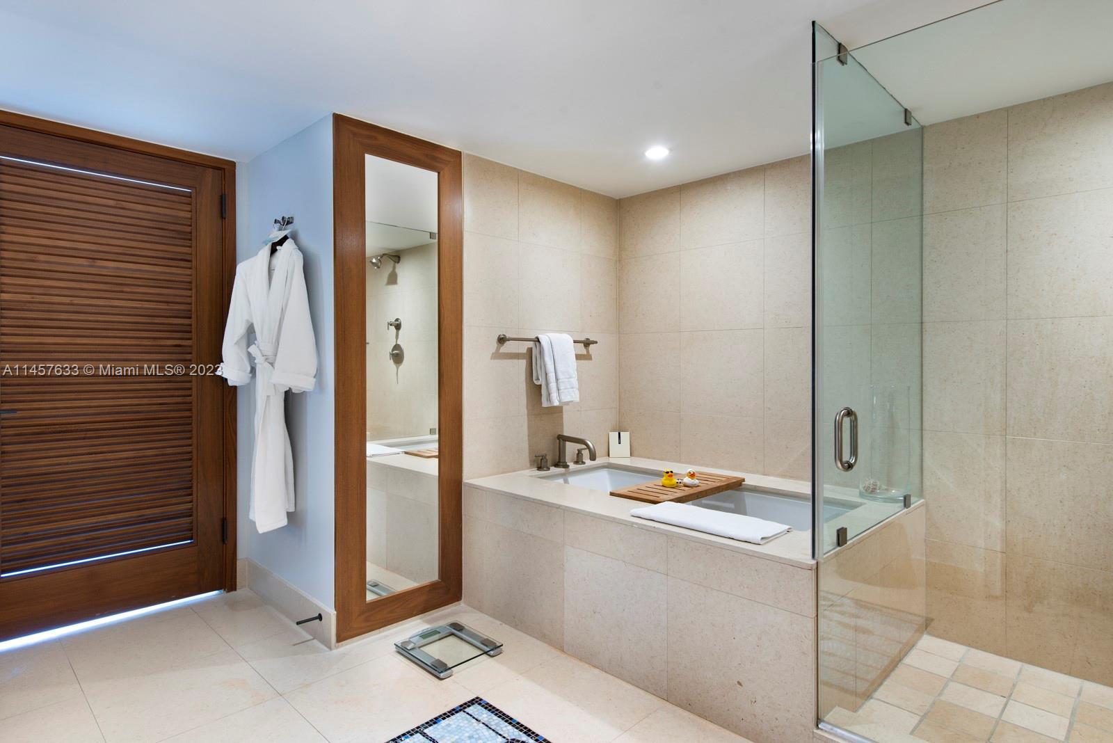 6801 Collins Ave Unit: 505