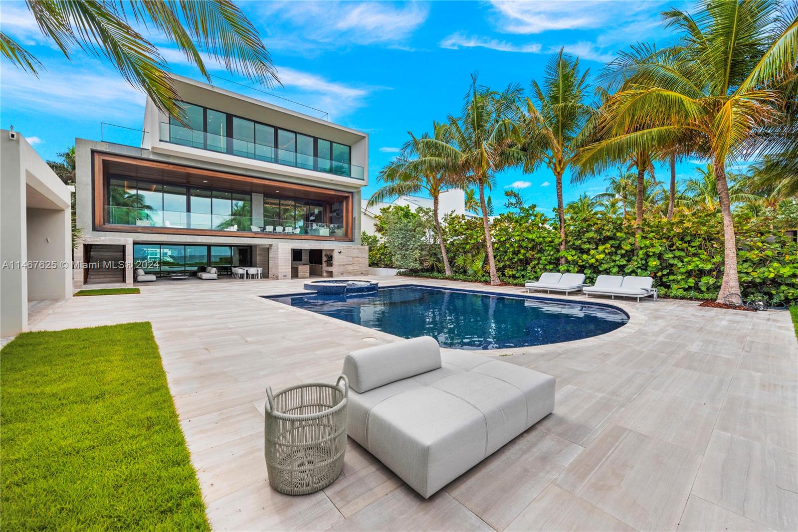 263 Ocean Blvd