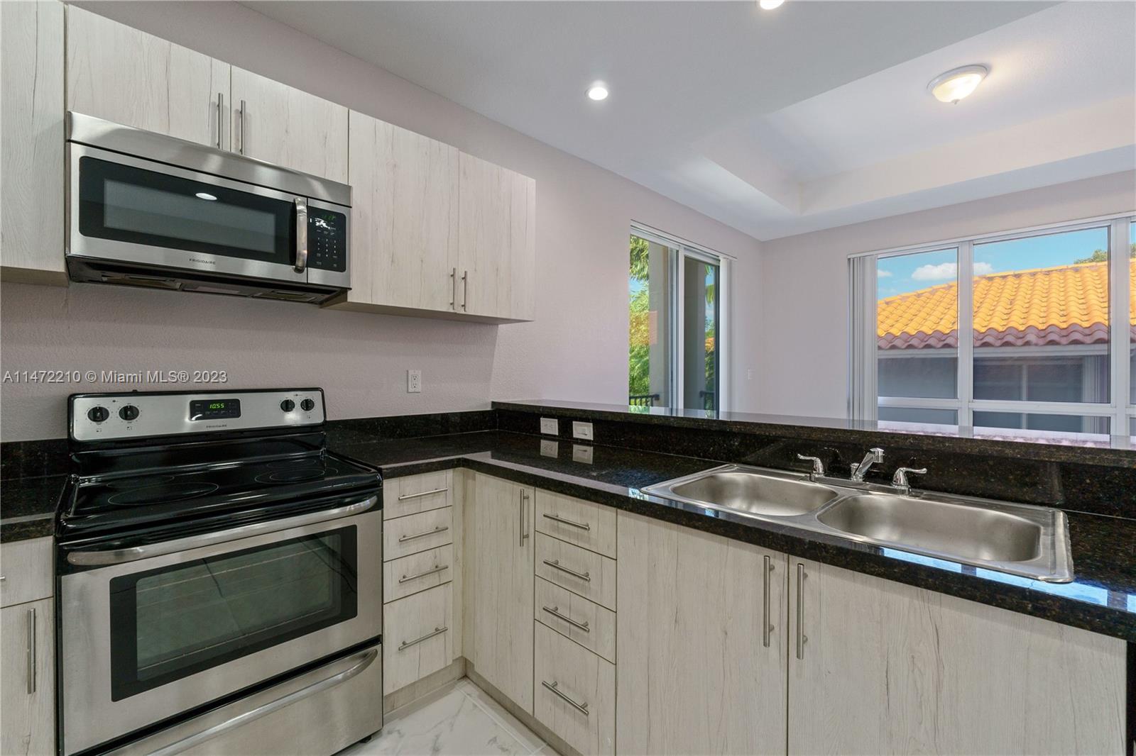 850 SW 14th Ave Unit: 6