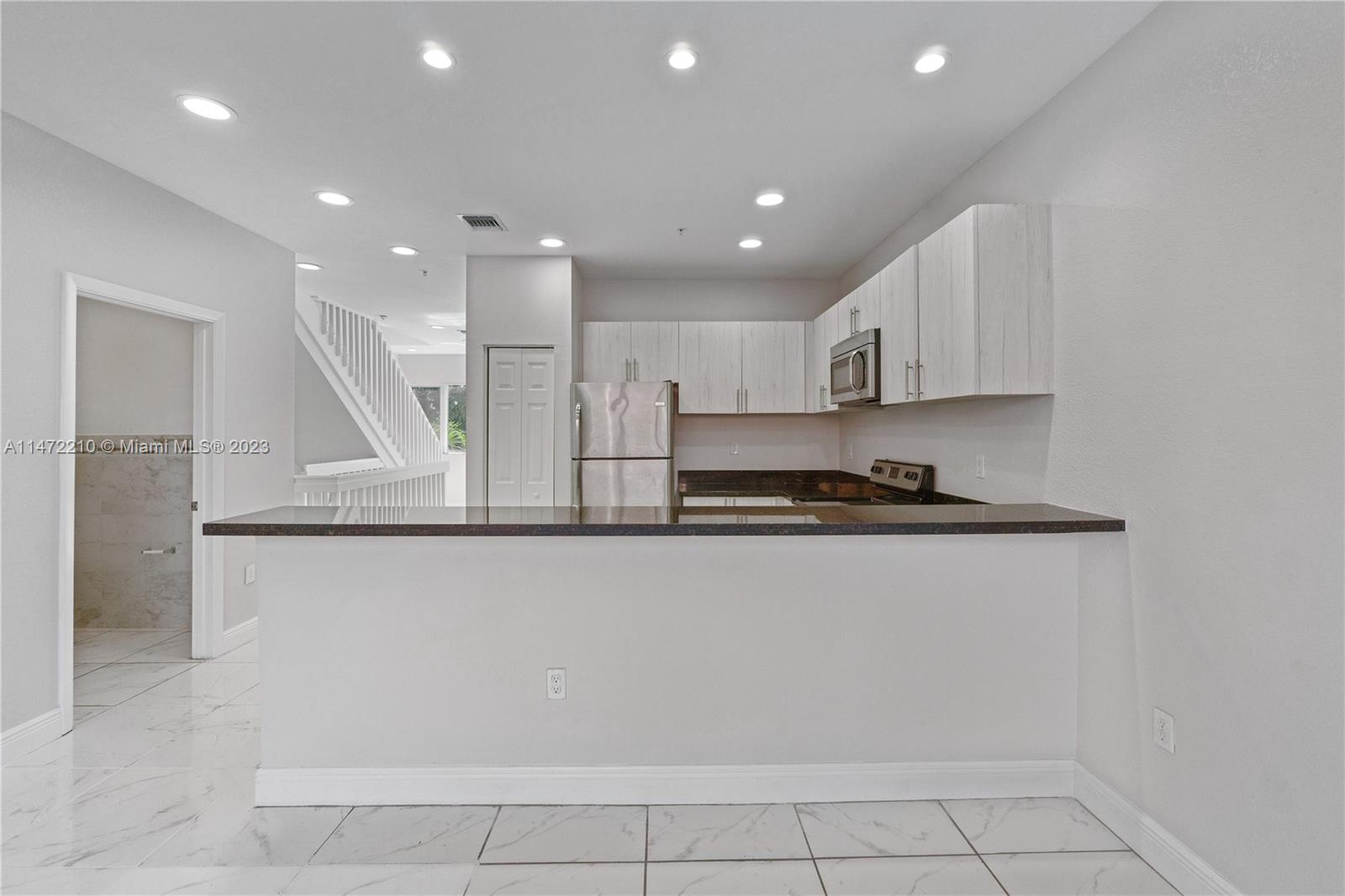 850 SW 14th Ave Unit: 6