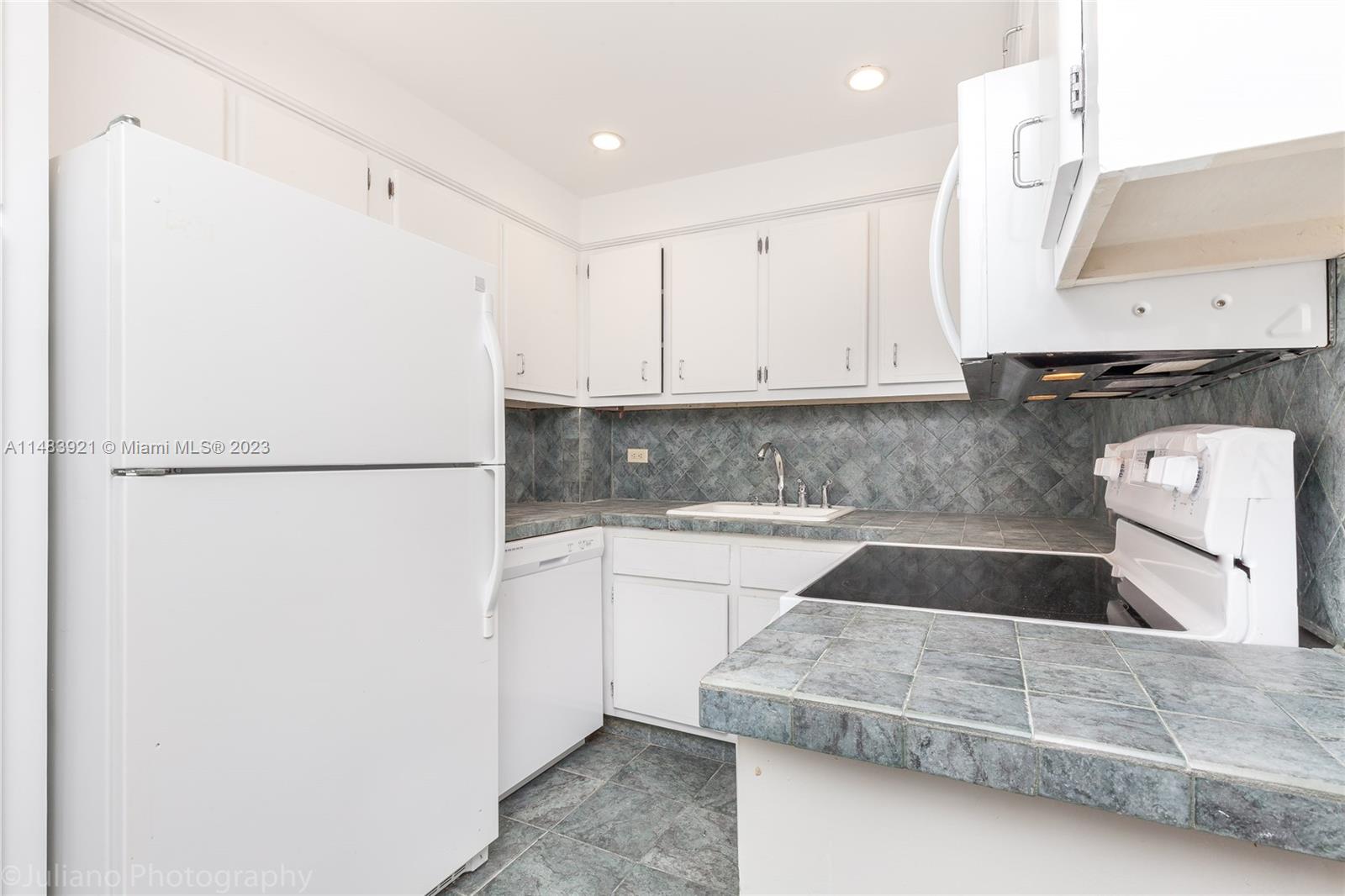 5005 Collins Ave Unit: 808