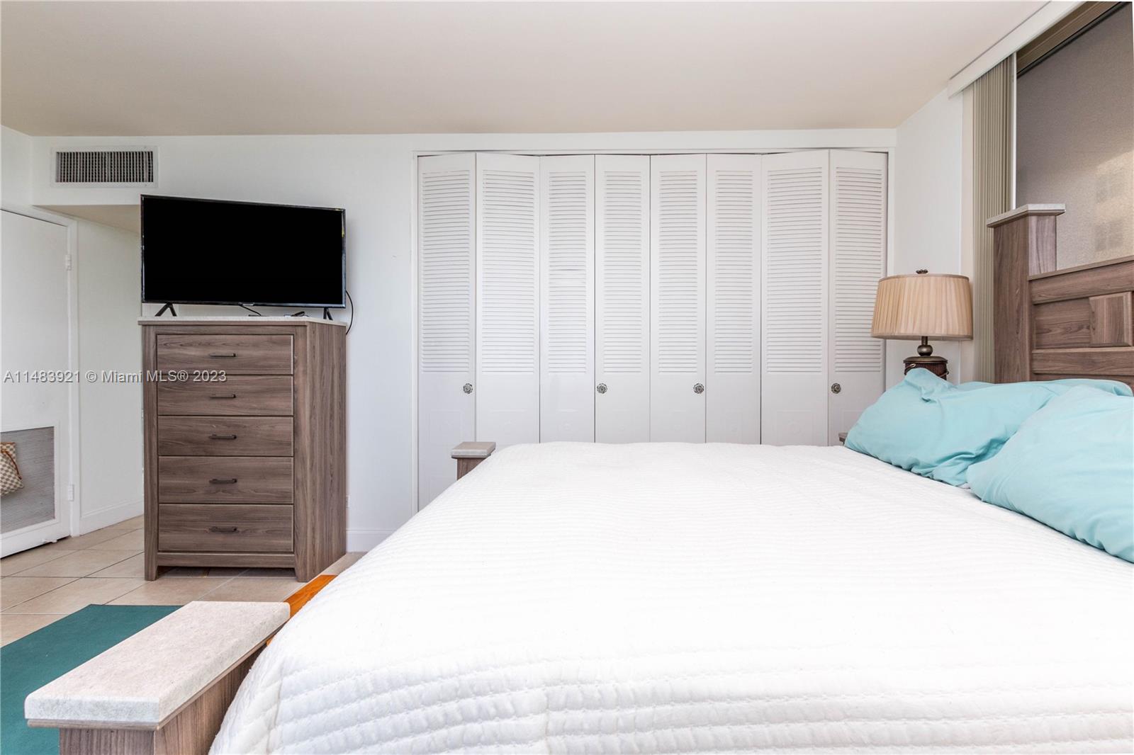 5005 Collins Ave Unit: 808