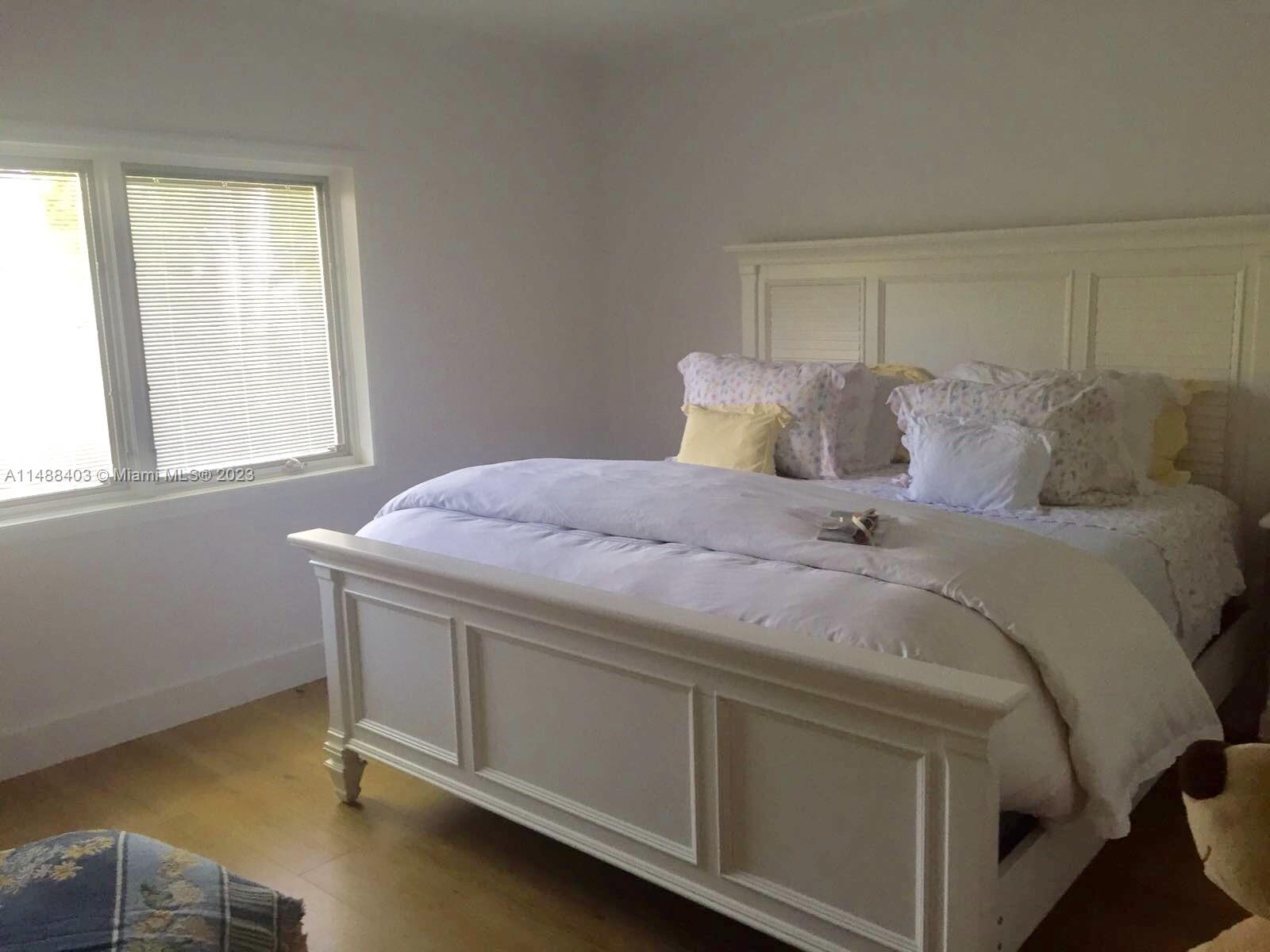 570 N Mashta Dr