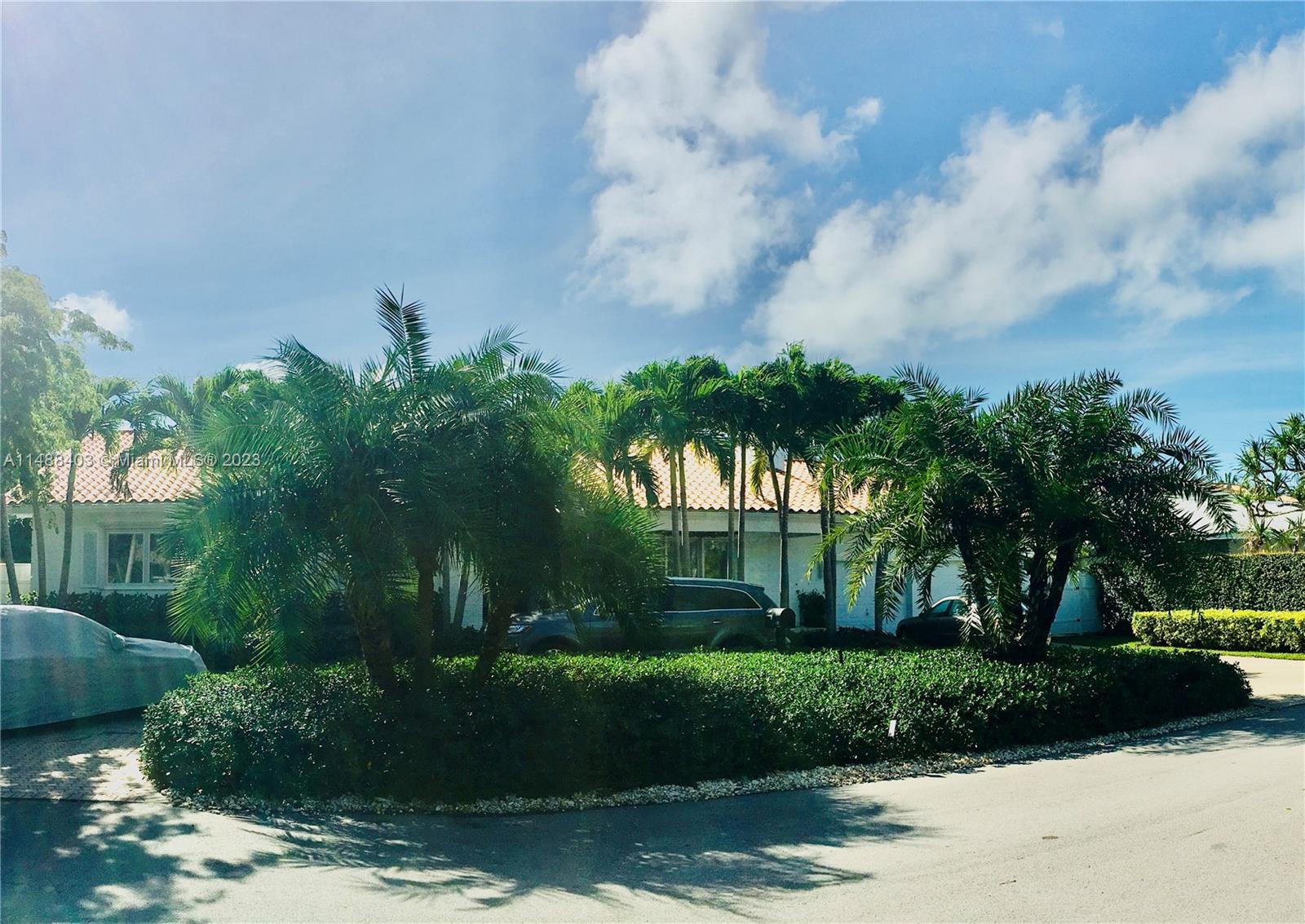 570 N Mashta Dr