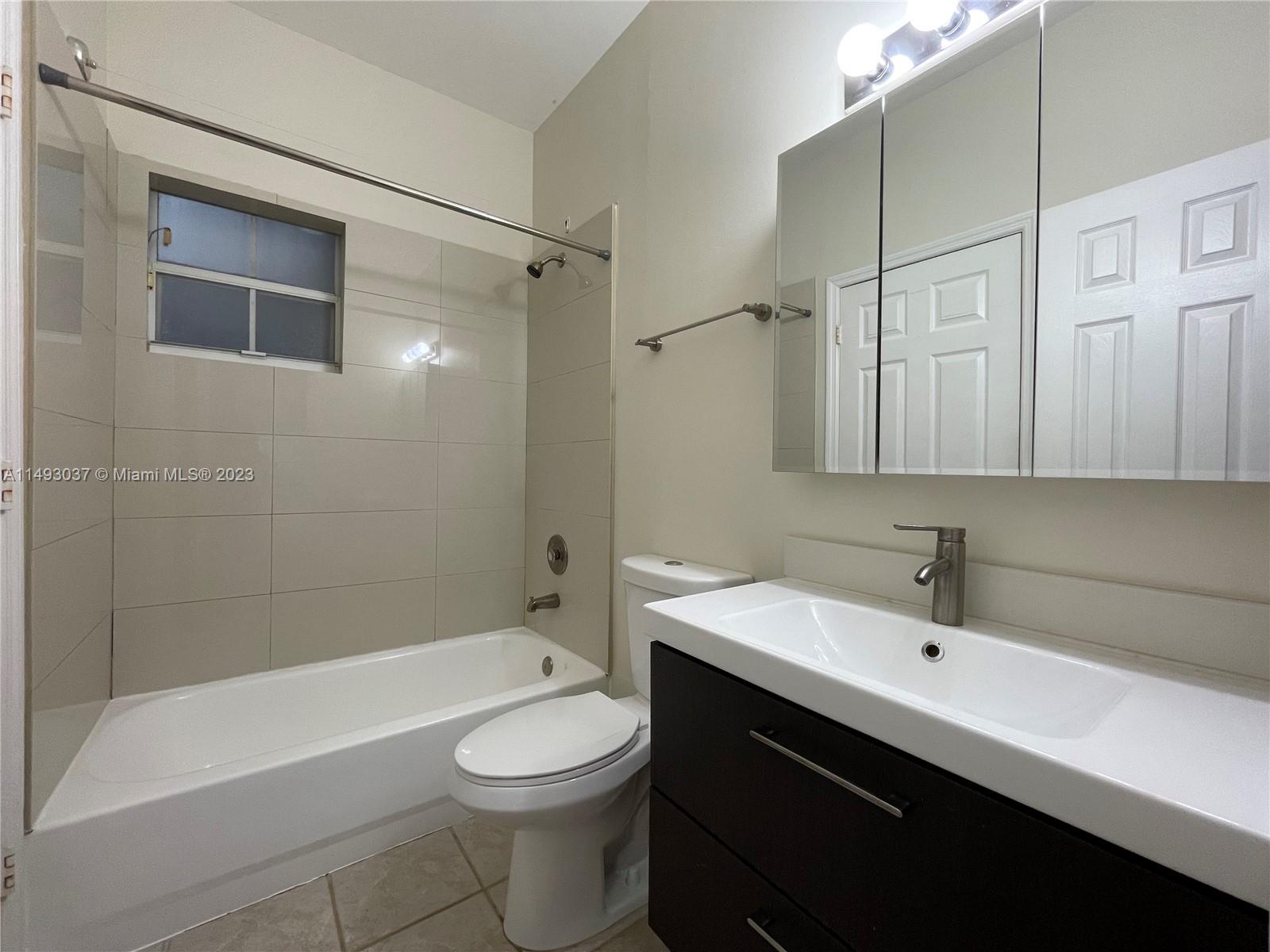 2850 Coconut Ave Unit: 3