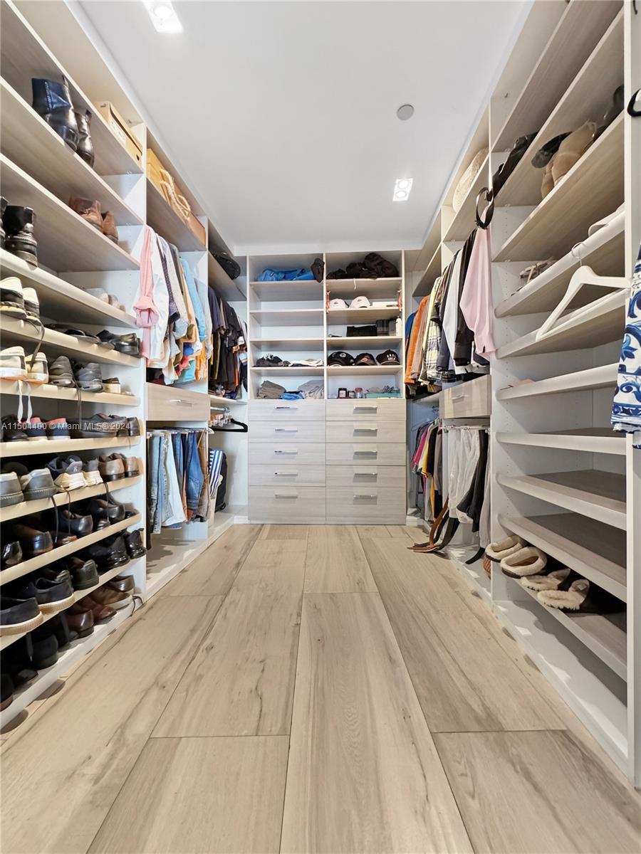 2020 N Bayshore Dr Unit: PH-4104